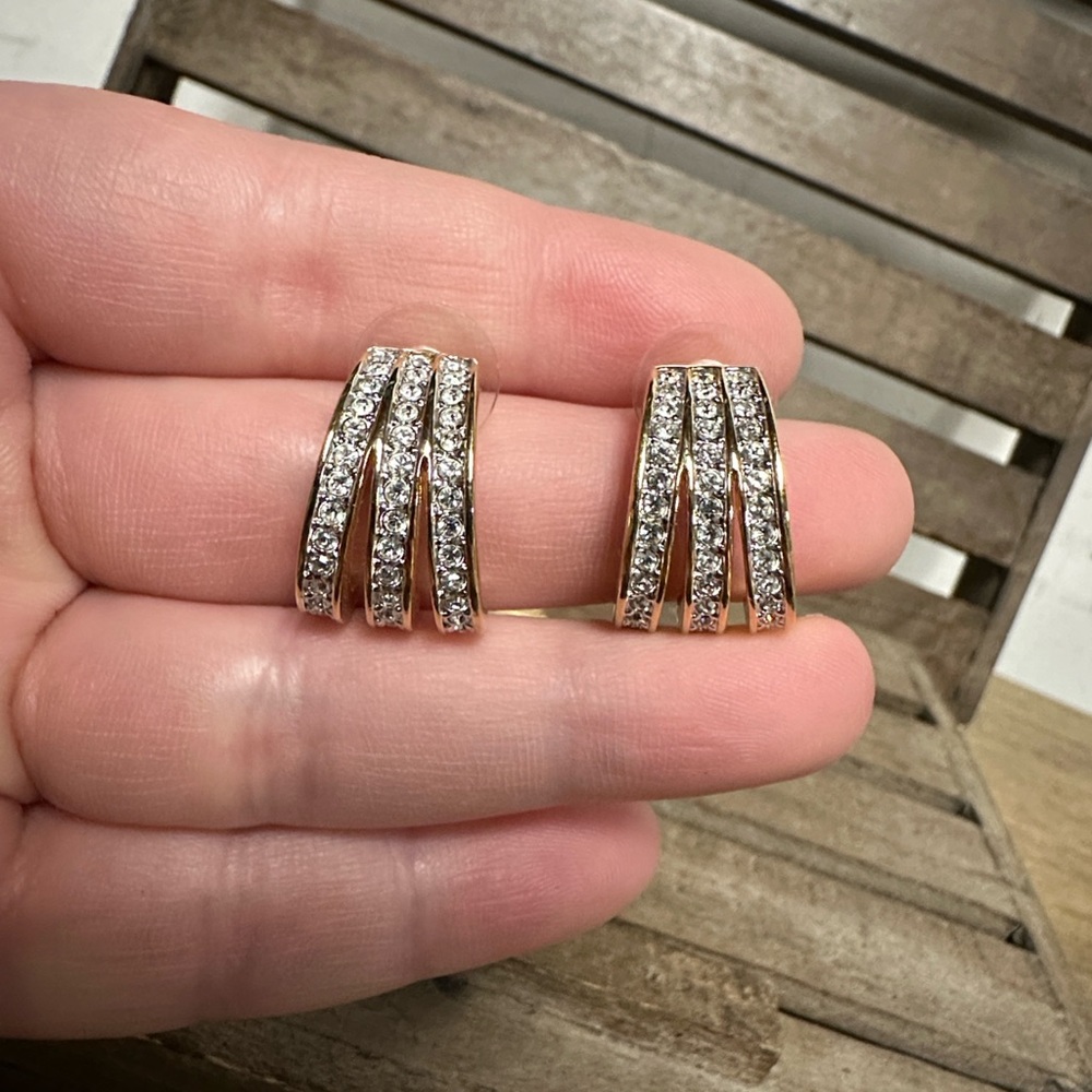 Swarovski Crystal Very Rare vintage tripe row gold half hoop gold post earrings - Picture 6 of 8